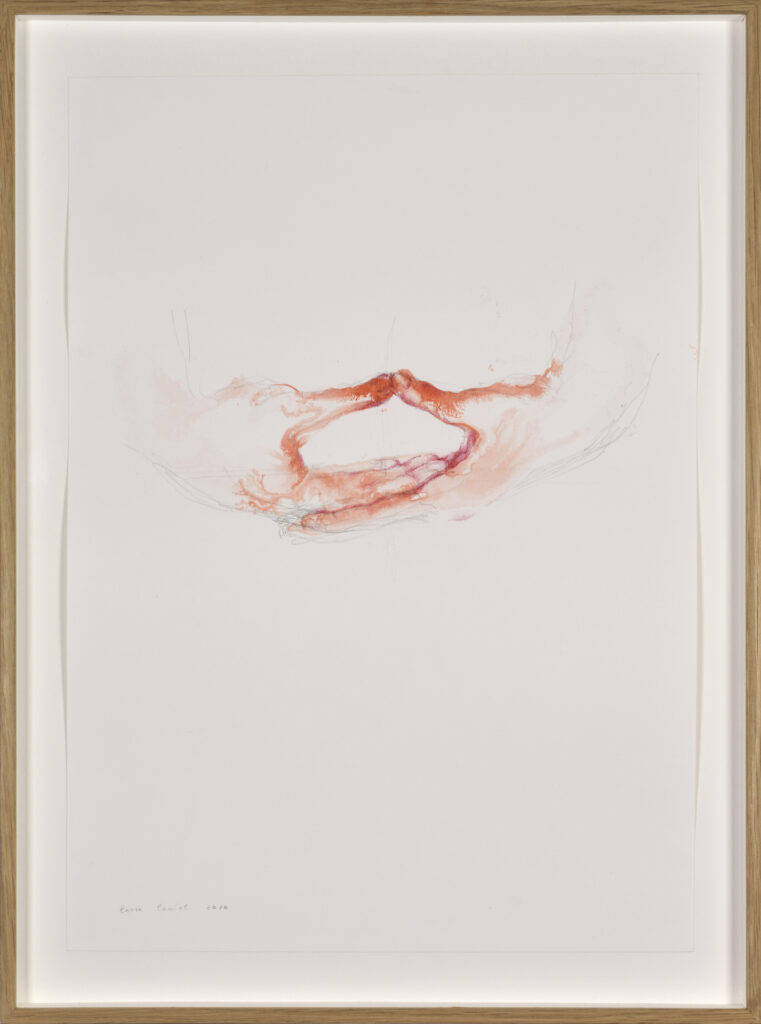 Laura Lamiel, Territoires intimes, 2020, encre de chine, stylo, mine de plomb sur papier, 42 x 29,7 cm, 48 x 35,5 cm encadré, unique Dessin à la mine de plomb et à l'encre rouge de l'artiste française Laura Lamiel datant de 2020 représentant deux mains jointes