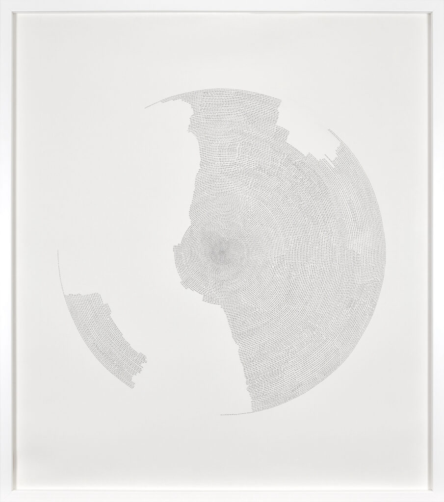 Laura Lamiel, 3 ans, 3 mois, 3 jours, 2012, encre de chine sur papier, 83 x 73 x 3 cm encadré, unique Dessin à l'encre de chine noire de l'artiste française Laura Lamiel datant de 2012 représentant des cercles concentriques dessinés à l'aide de fines hachures
