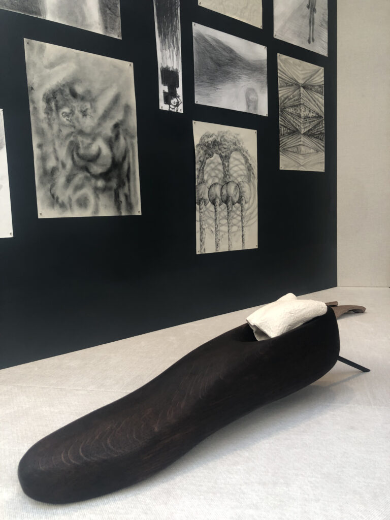Katinka Bock, C'est la taille qui compte (It's the size that matters), 2023, wood, ceramic, metal, 3 elements 62 x 12 x 17 cm Sculpture in wood, ceramic and metal by the artist Katinka Bock