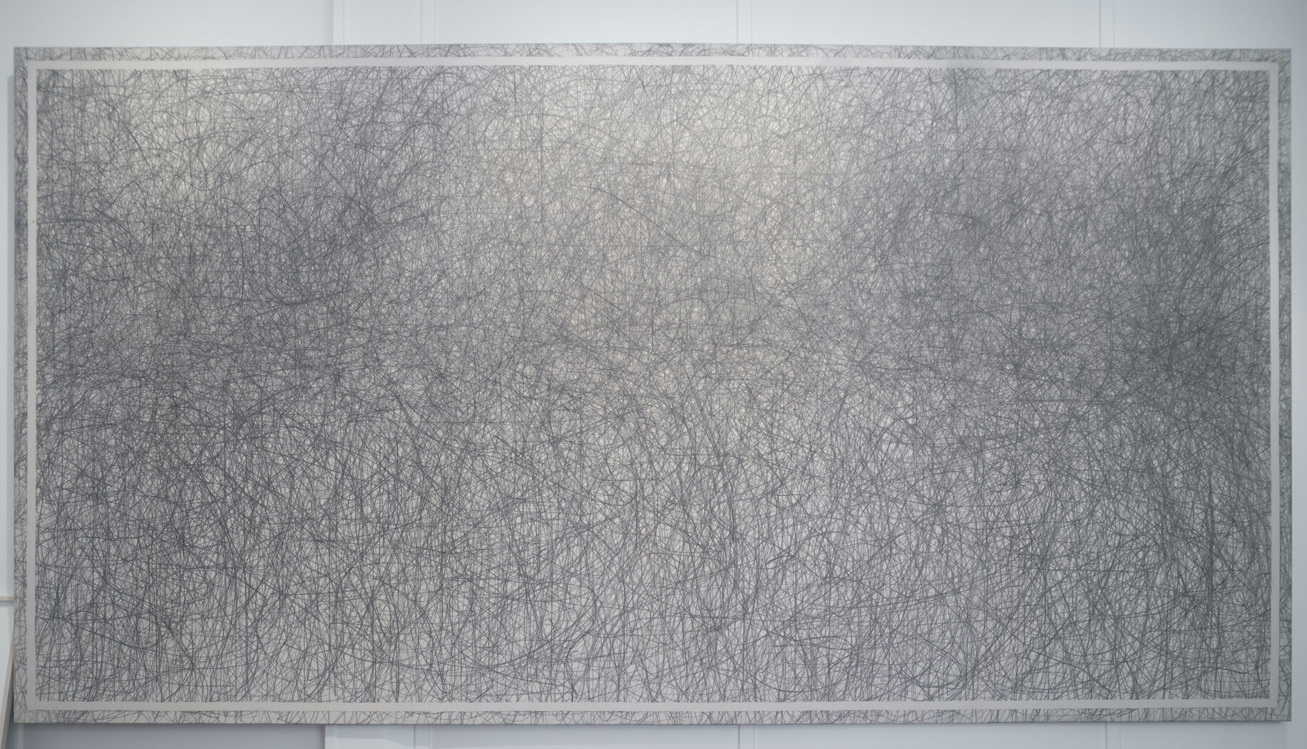 William Anastasi, Resignation II, 1989, graphite sur toile, 190 x 359 x 4,5 cm, non encadré.